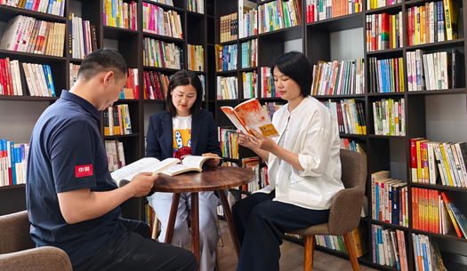 翻開“城發(fā)”這本書，每一頁，都是鄭州的煙火與遠(yuǎn)方